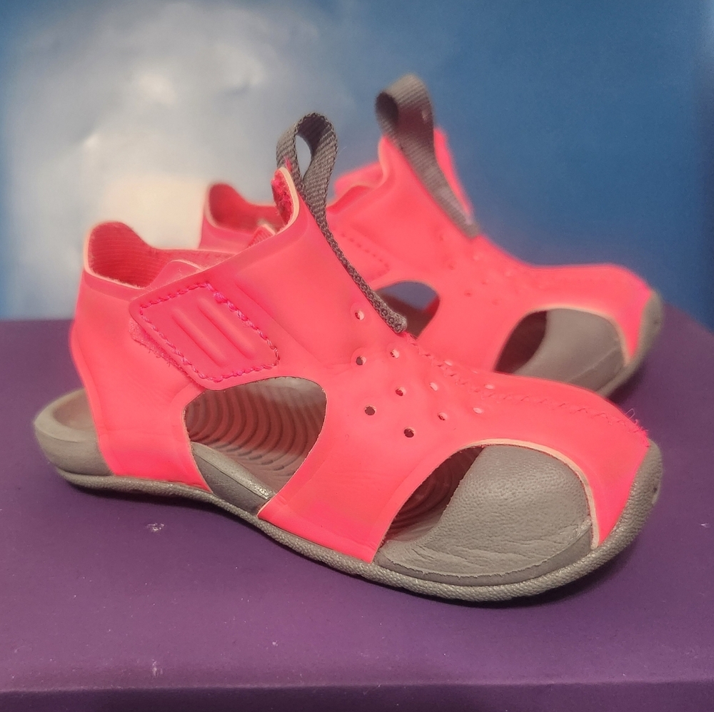 NIKE Sunray Sandal